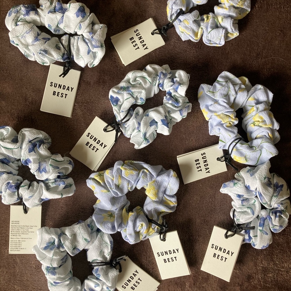 Aritzia Sunday Best Floral Scrunchies - Brand New With Tags